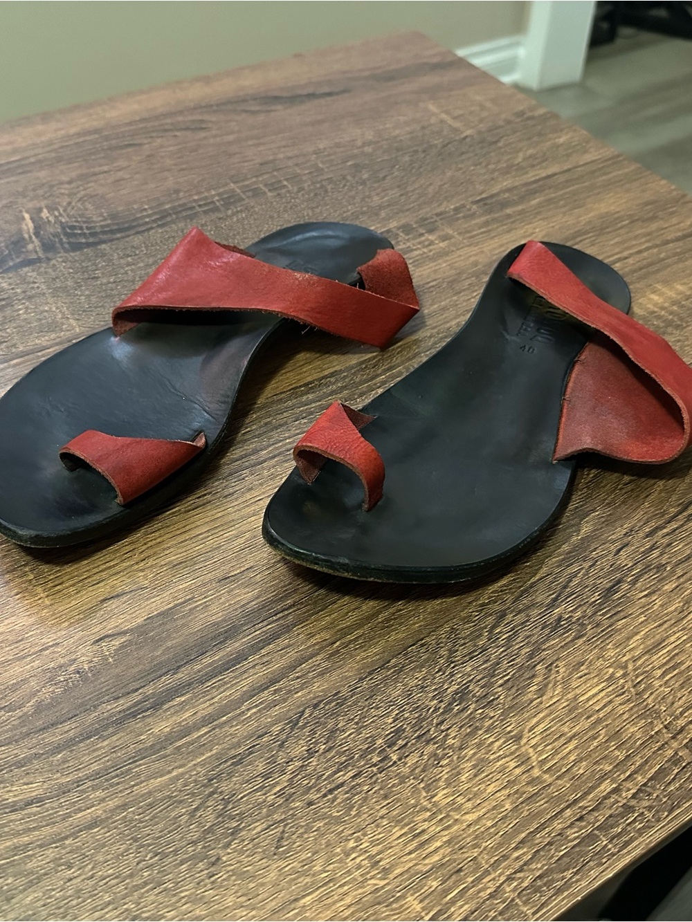 Cydwoq Hillary Thong Red Leather sandals size 40